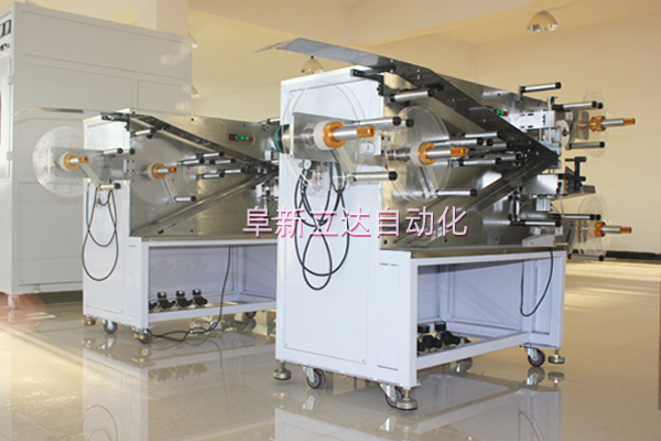 氣動控制張力卷繞機用于啟動電容器的生產中。